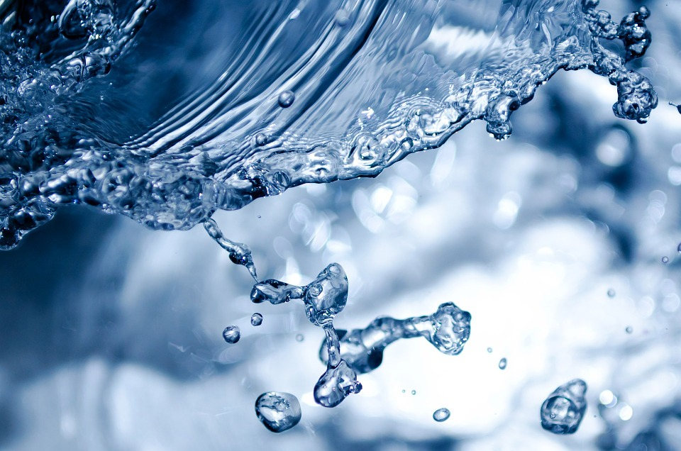 Splashing 165192 960 720 5db88e16d67ce