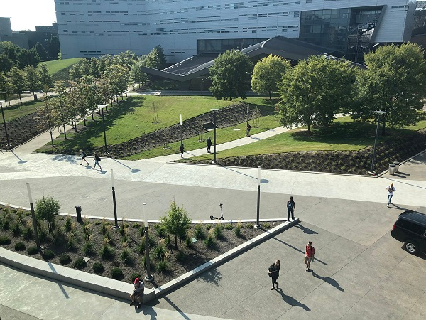 The Main Street North Plaza, designed by Woolpert, serves as the hub at the center of the University of Cincinnati's main campus, connecting Main Street to the university&rsquo;s new College of Business.