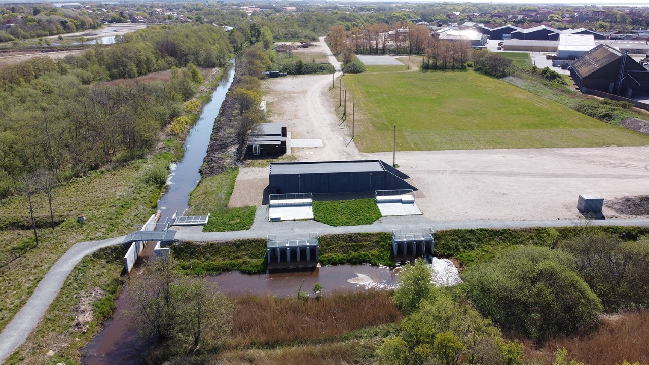 Flood defense in the Ringk&oslash;bing Fjord hasbeen bolstered by the installation of two new pumping stations, which were designed and equipped by Sulzer.
