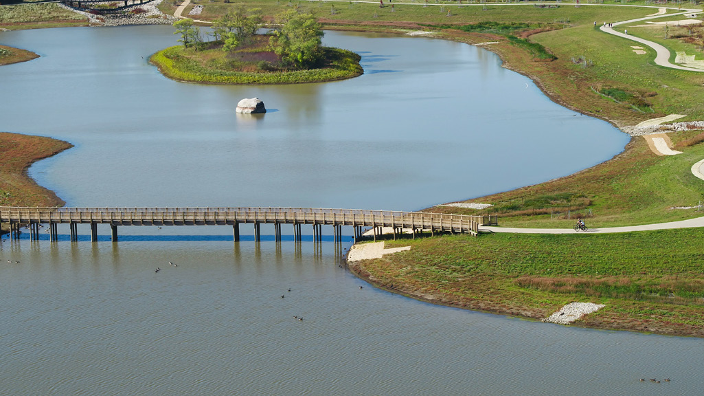 To complete the expansion of Buffalo Creek Reservoir, water had to be drained during excavation before being restored with native prairie, terraced wetlands, and a naturalized shoreline.
