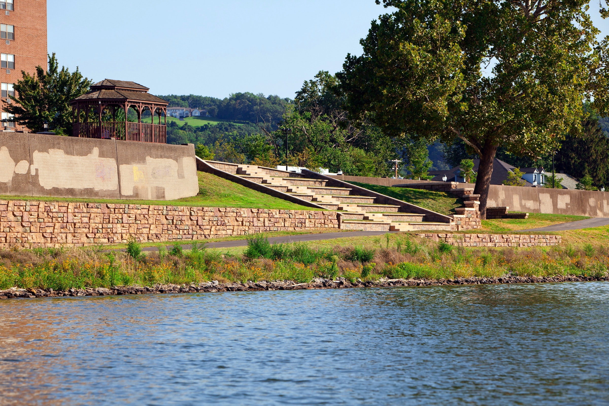 1655254049300 Redirockwallsatsunburyriverfront 2