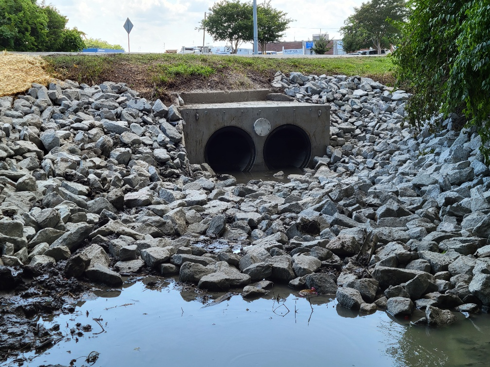 42&rdquo; CheckMate&circledR; UltraFlex&circledR; In-Line Check Valves installed on a thimble plate on the concrete culvert.
