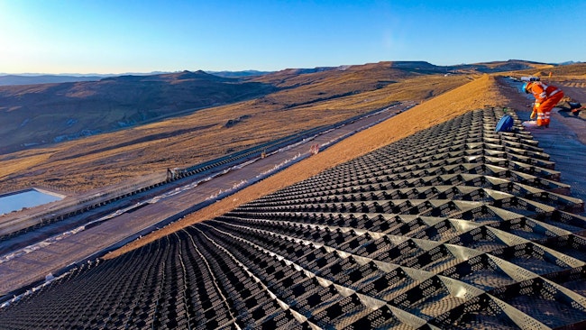 Installation process of geosynthetics in industry and mining in mine