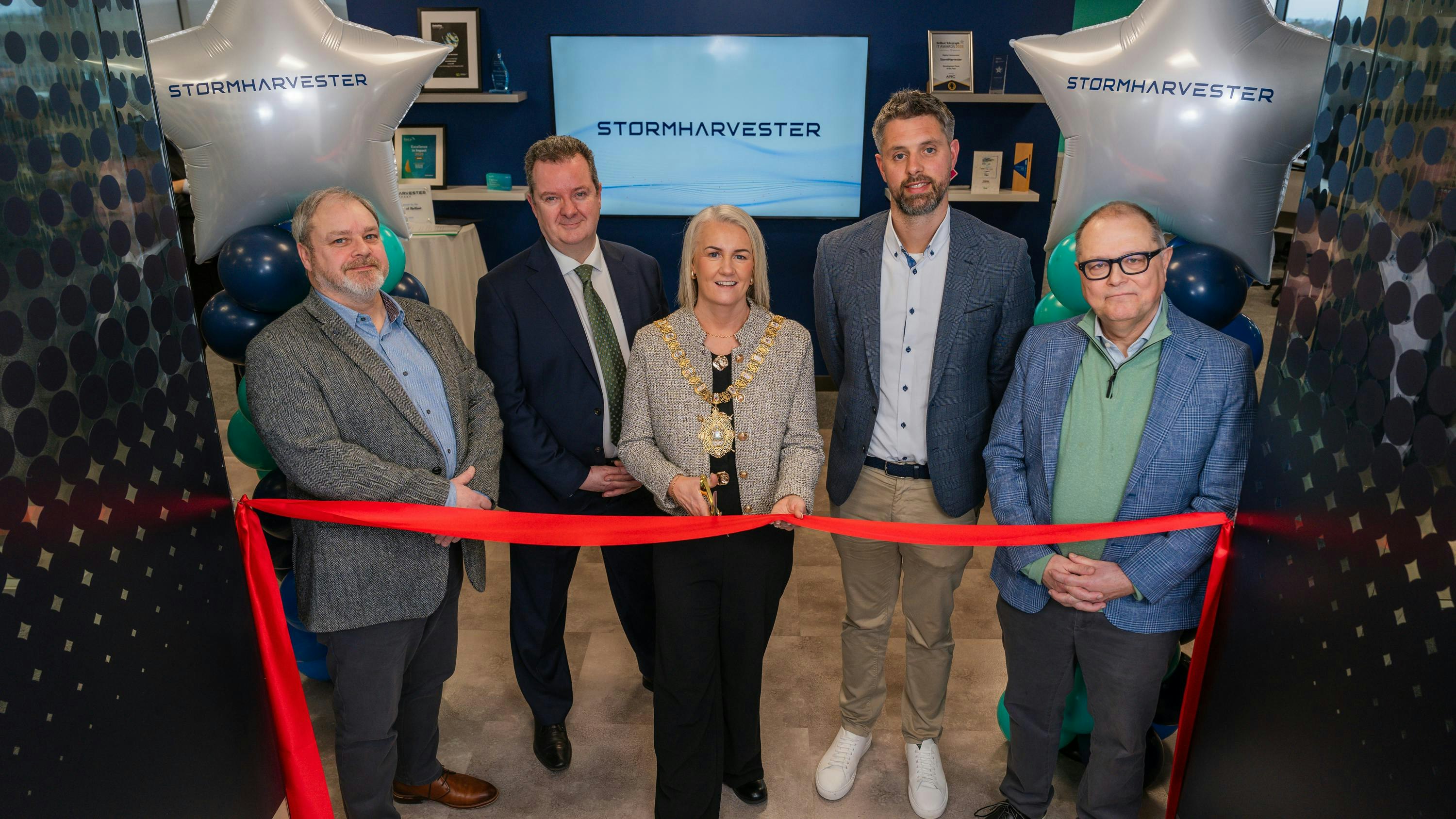 Lord Mayor of Belfast Councillor Tracy Kelly and Kieran Donoghue CEO Invest NI (second) with Stevie Gallagher CTO, Brian Moloney CEO & Jonathan Lavercombe COO from StormHarvester (Photo credit: StormHarvester).