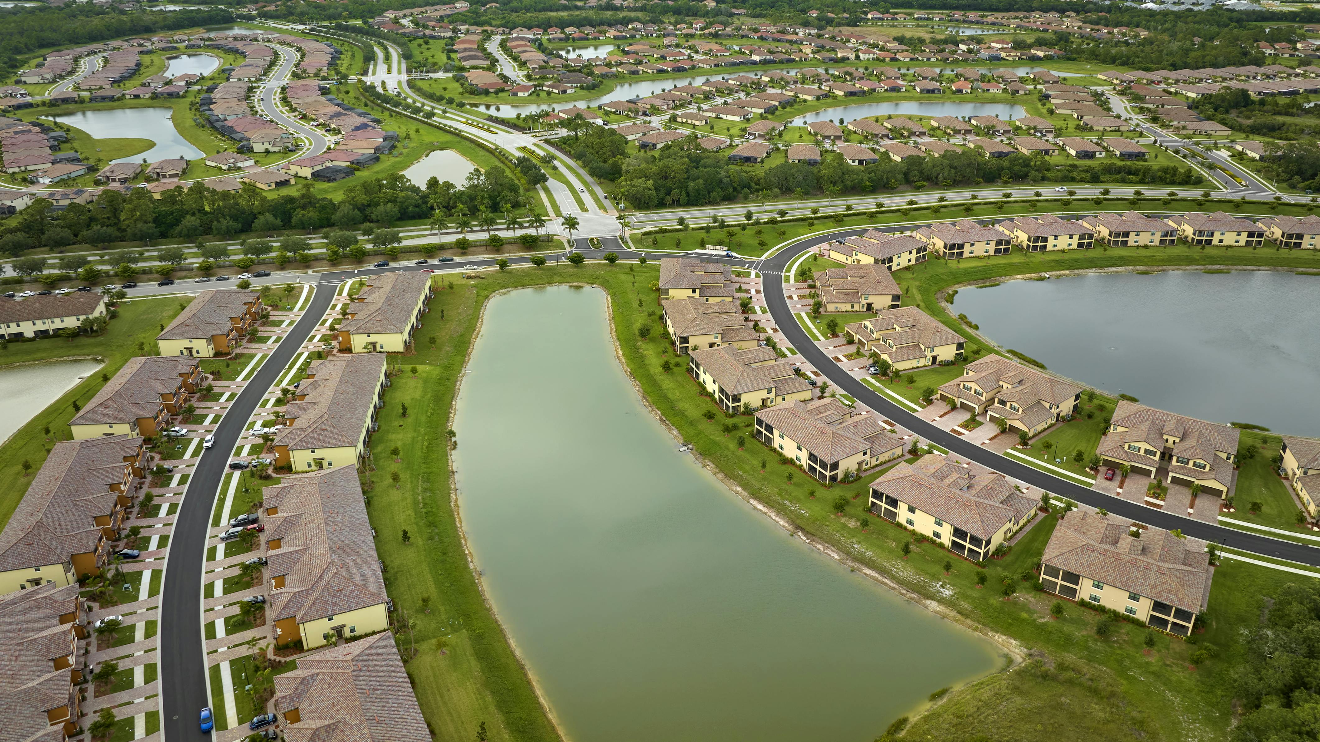 dreamstime_xxl_335482678