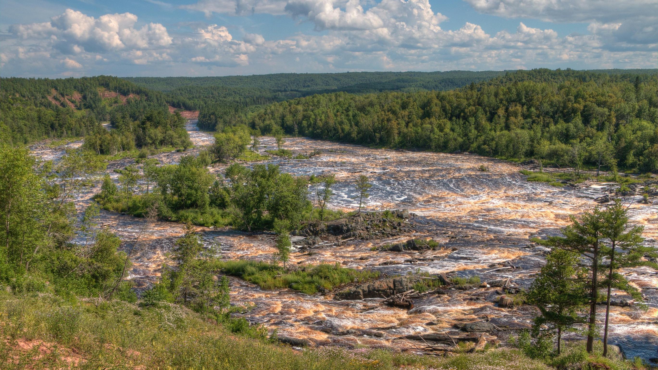 ay Cooke State Park is on the St. Louis River south of Duluth in Minnesota